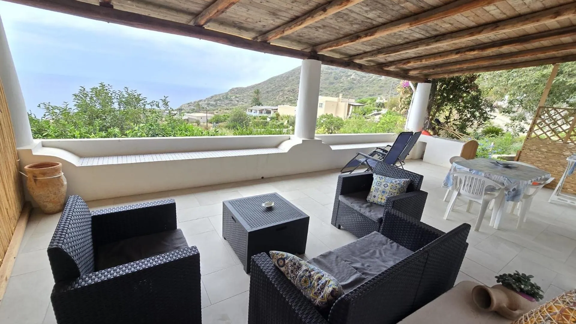 Perciato Apartment Pollara 0*,